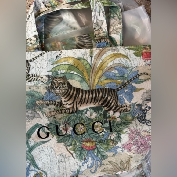 🌺🐯GWP GUCCI BEAUTY LINE TIGER/FLORAL TOTE & GWP BLUE GUCCI MIRROR/CARDHOLDER🐯🌺 - Picture 7 of 16